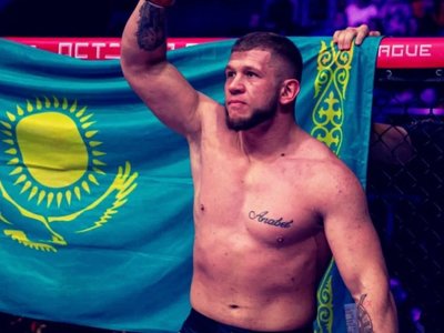Казахстанский боец досрочно проиграл на турнире Rizin в Баку. ВИДЕО