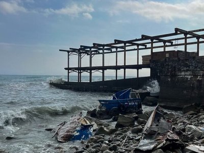 «И это еще не бомбили». В Крыму пострадали дома, дороги и энергетика (ФОТО, ВИДЕО)