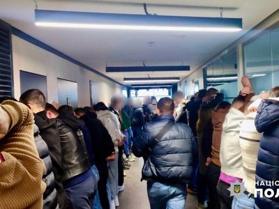 В Одессе накрыли колл-центр, где обучали грамотно разводить иностранцев