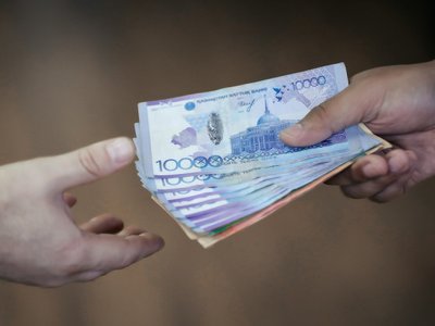 Семь млн тенге отдала лжеадвокату жительница Шымкента
