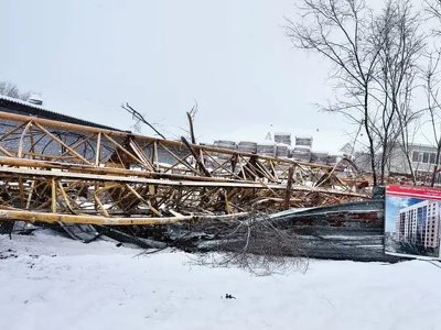 Кран упал на строительной площадке в Костанае. Один человек погиб