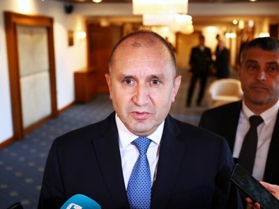 Президент Болгарии наложил вето на отправку бронетранспортёров Украине
