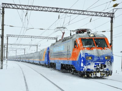 Поезд Алматы — Уральск остановили из-за технической неисправности