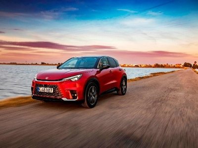 В Израиле начали продажи нового компактного городского кроссовера Lexus LBX