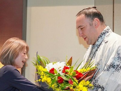 Сумоист Леван Гиоргадзе — Тотиносин Цуёси — официально завершил карьеру