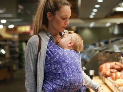 Малыш плачет в слинге: самые частые ошибки родителей и важные советы экспертки