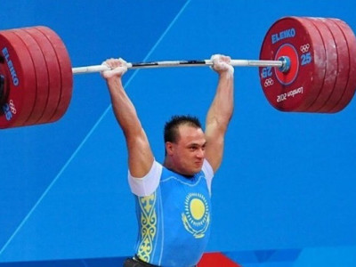 Известный казахстанский тяжелоатлет стал отцом во второй раз