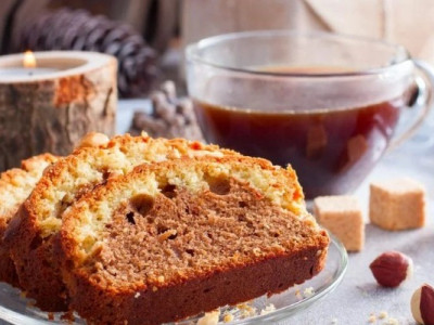 Бюджетный пирог из чая и варенья: такой вкусной, сочной и влажной выпечки вы еще не ели