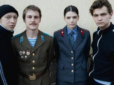 Сериалы про гопников на россии кремль использует в предвыборной компании путина