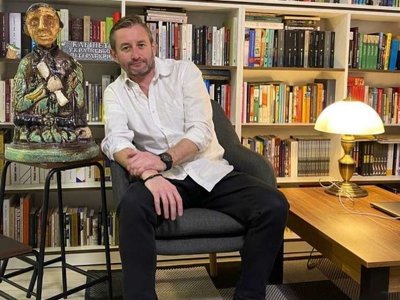 Должен держать Нобелевку, а не винтовку: историк Тимоти Снайдер выступил против мобилизации Жадана