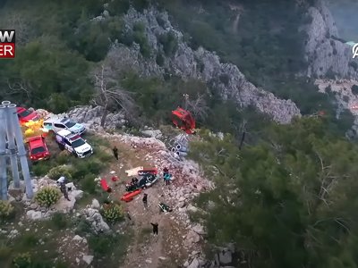 В Турция на канатной дороге развалилась кабина, пассажиры упали на скалы: есть погибшие (видео)