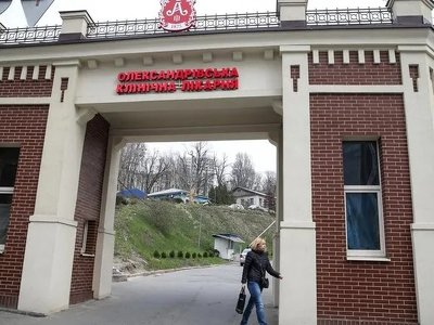 Дерусификация: Александровскую больницу переименовали в честь Архистратига Михаила