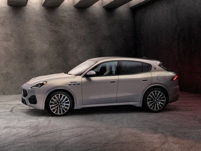 На украинском рынке появился новый премиальный кроссовер Maserati