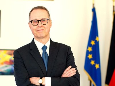 НПО: посол Германии отправился из Грузии «по срочным делам»