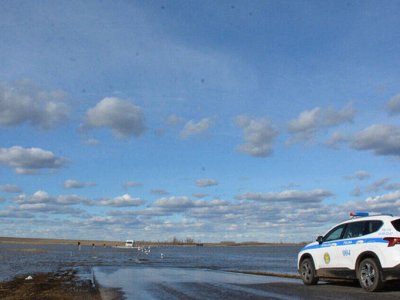 Патрульные круглосуточно дежурят на участках автодорог с переливами в СКО
