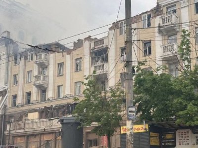 Ракетный удар по Днепру. Оккупанты повредили жилой дом, снесло целый этаж, есть погибшие