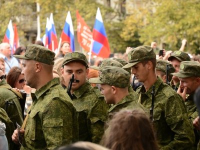 «Именно переселенцы массово пошли добровольцами». Сколько российских военных из Крыма прошло через войну в Украине?
