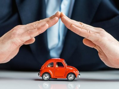 Украинские водители стали меньше страховаться от ДТП за границей Зеленой картой: с чем это связано