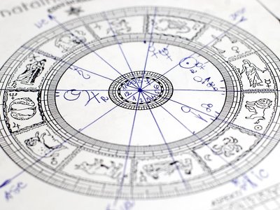 Овнов ждут приключения, а Тельцам стоит пересмотреть свои расходы, – гороскоп для всех знаков на сегодня