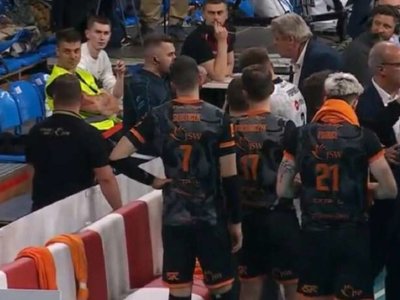 Скандал на матче польского клуба. Украинского игрока оскорбили
