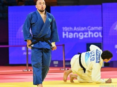 Двое казахстанцев будут биться за бронзу чемпионата Азии по дзюдо