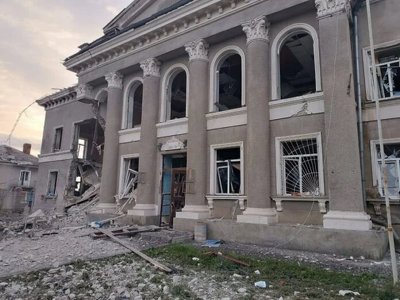 Оккупанты обстреляли жилой комплекс в Харькове, есть раненые