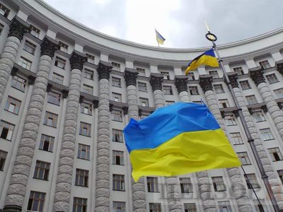 Кабмин запретил пересылку паспортов для мужчин призывного возраста