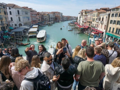 Платный вход: Венеция заработала почти 1 млн евро за первые дни эксперимента