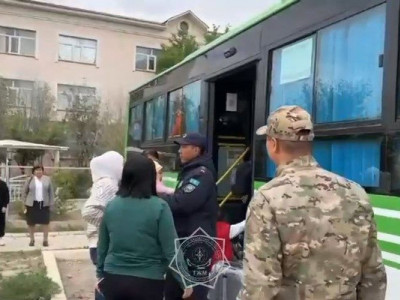 Из села Талдыколь в Атырауской области началась полная эвакуация населения