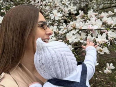 Наталья Островская покрестила шестимесячную дочь и показала, как они похожи: фото