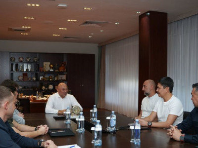 Казахстан остался без главного тренера перед матчем с Азербайджаном