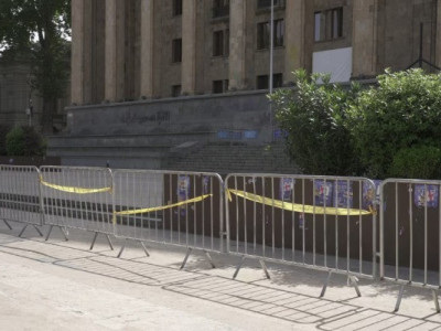 Мэрия Тбилиси закрывает на ремонт главную протестную локацию у парламента Грузии