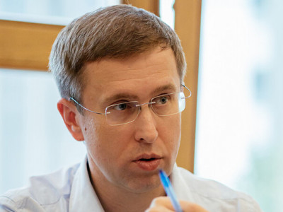 Румынский журналист заявил, что глава Укрнафты Корецкий и приближенный к нему бизнесмен Свирский лоббируют поставки в Украину российской нефти