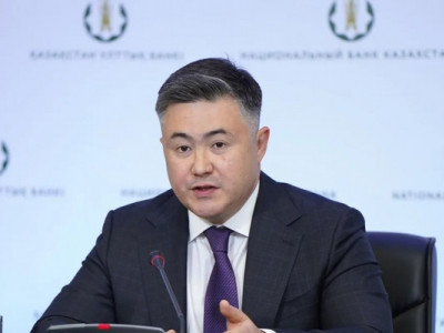 Нацбанк Казахстана говорит об отсутствии чрезмерного спроса на доллары из-за санкций в отношении Мосбиржи