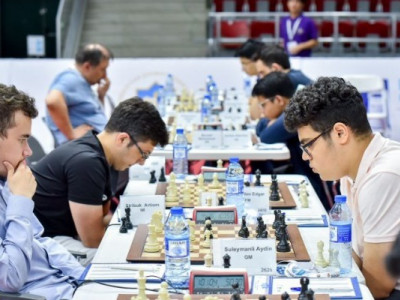 Азербайджанские шахматисты отстают от трех лидеров Baku Open