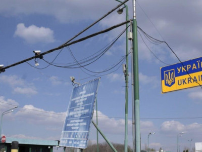 Правительство Украины откроет все пункты пропуска для военных товаров – Минфин