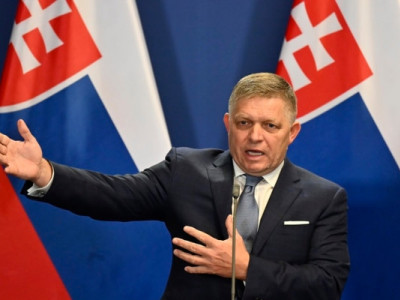 Переживший покушение премьер Словакии получил конверт с пулей