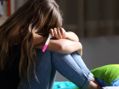 15-летняя беременная девочка обратилась за помощью: вот что с ней случилось