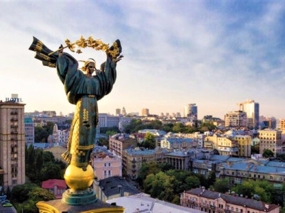 От Азарова до Лорак: бывшие народные и заслуженные стали предателями