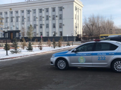 Полиция Актобе сообщила об освобождении заложницы в частном секторе города. Ее родители погибли