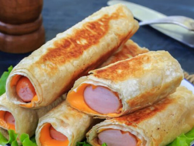 Лаваш с сосисками и сыром: идеальная хрустящая закуска за несколько минут