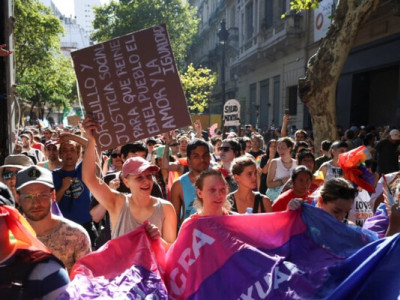 В Аргентине прошли акции в защиту прав ЛГБТК+ после заявлений президента