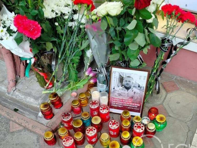 Место убийства Демьяна Ганула в Одессе превратилось в мемориал (фоторепортаж)
