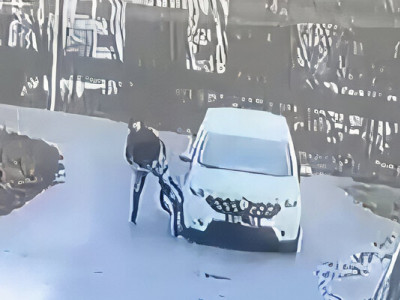 В ТЦК заявили о случайном сбивании машиной велосипедиста, который затем сбежал. Видео