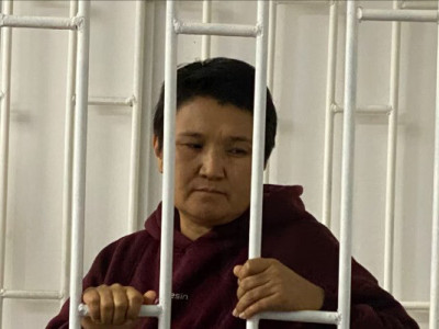 Спецназ в масках и с автоматами: в Кыргызстане задержали правозащитницу Карасартову