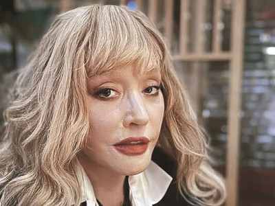 76-летняя Пугачева в мини-платье танцевала греческий танец