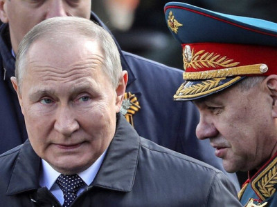 Чтобы не прятаться в Мавзолее: зачем Путину «перемирие» на 9 мая