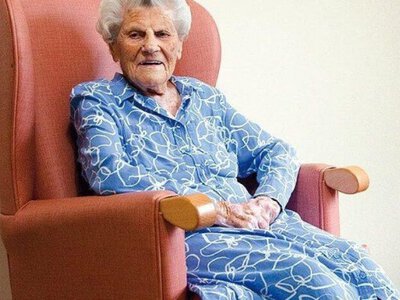 Стало известно, кто сейчас является самым старым человеком на Земле