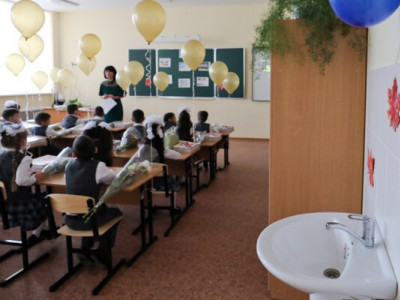 В Севастополе школьников обязали делать открытки российским военным – «Желтая лента»