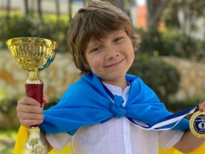Семилетний шахматист стал чемпионом мира по блицу: что о нем известно